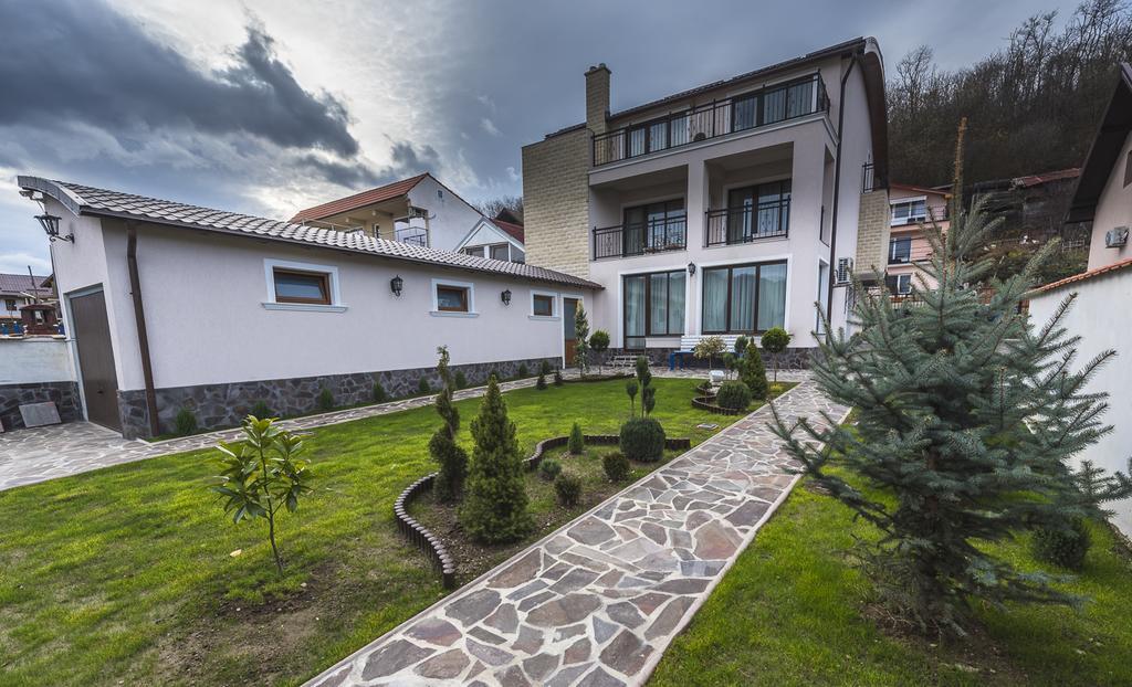 Hotel Casa Andrei à Orşova Extérieur photo