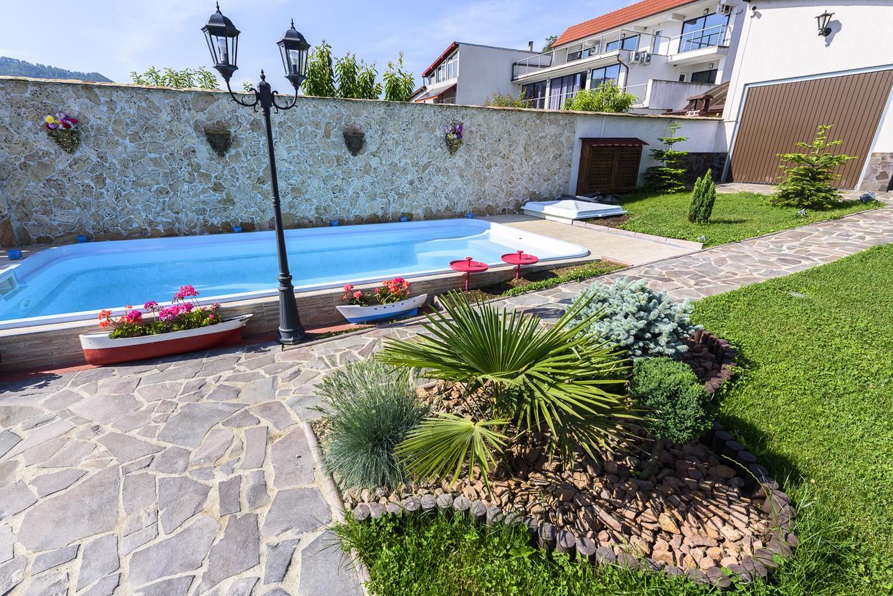 Hotel Casa Andrei à Orşova Extérieur photo