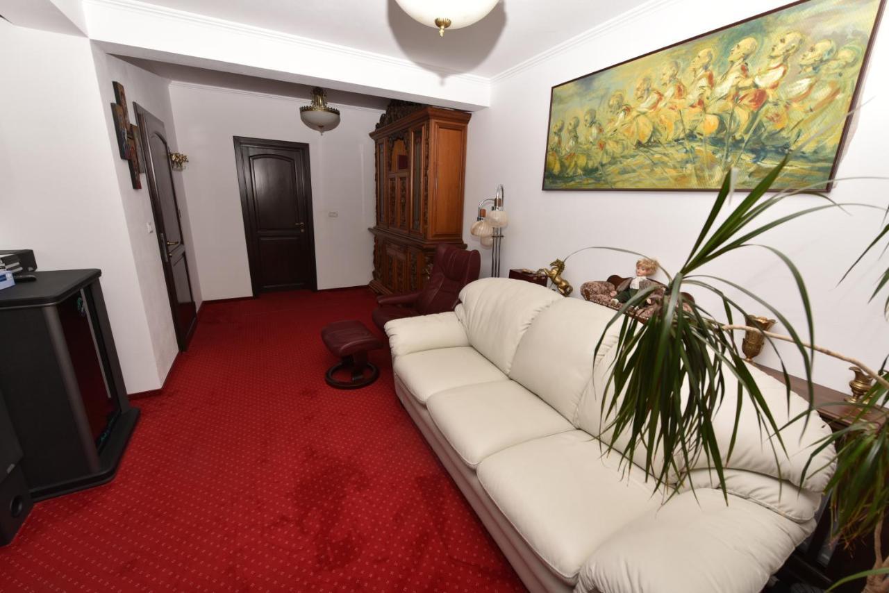 Hotel Casa Andrei à Orşova Extérieur photo