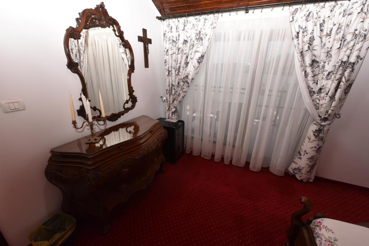 Hotel Casa Andrei à Orşova Extérieur photo